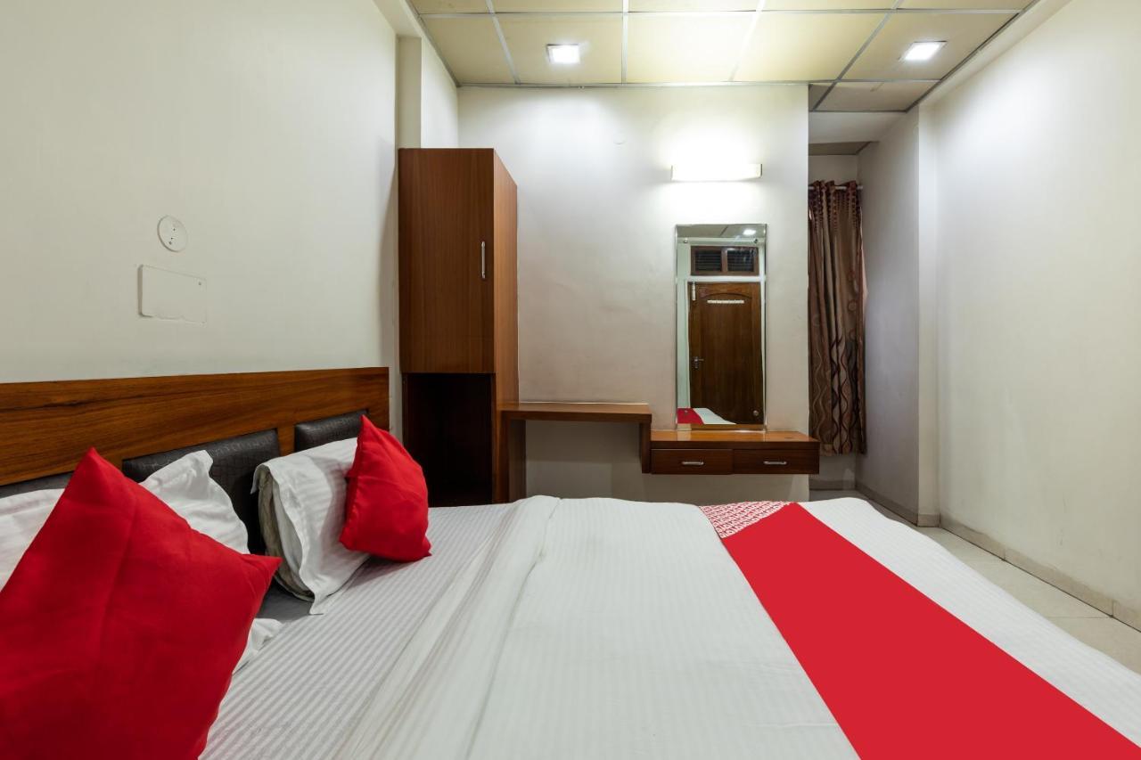 Capital O 47403 Hotel Manjeet Bhopal Buitenkant foto