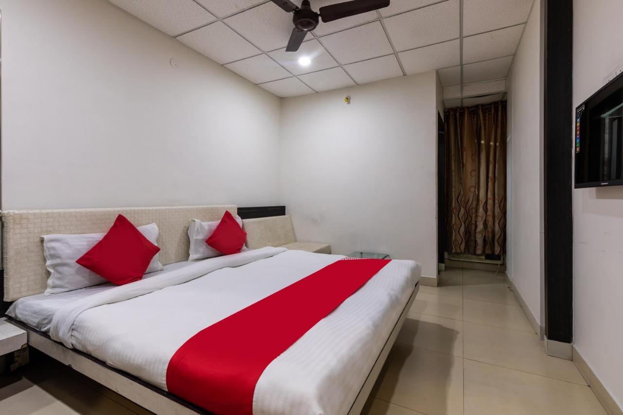 Capital O 47403 Hotel Manjeet Bhopal Buitenkant foto