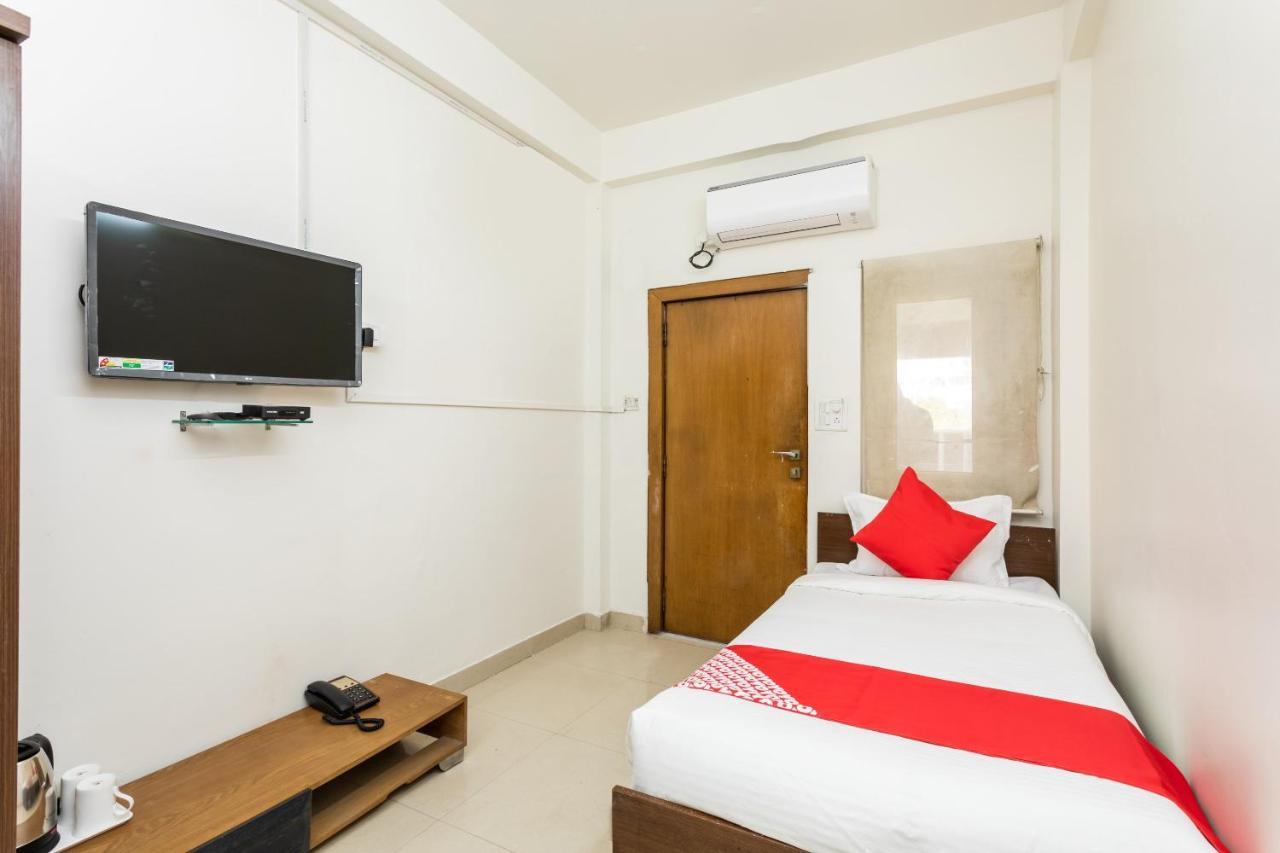 Capital O 47403 Hotel Manjeet Bhopal Buitenkant foto