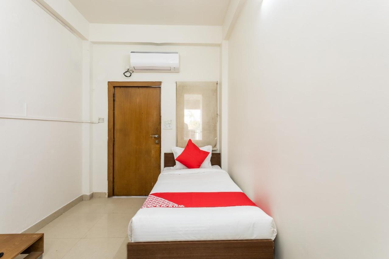 Capital O 47403 Hotel Manjeet Bhopal Buitenkant foto